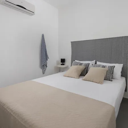 Vamare Beachfront House 겐나디