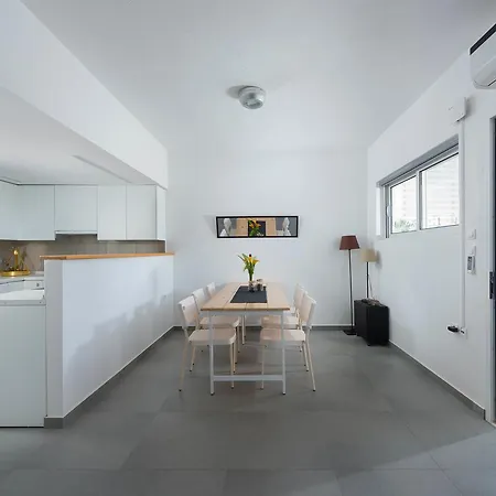 Vamare Beachfront House * Jenadi