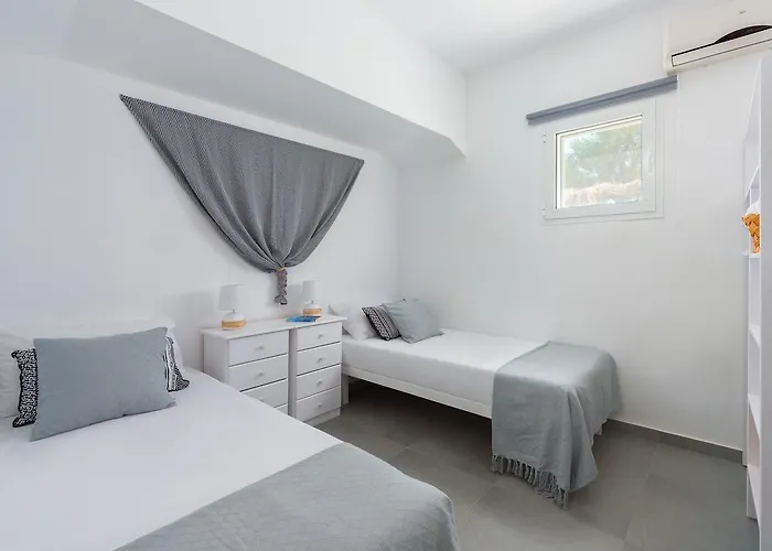 Vamare Beachfront House 겐나디