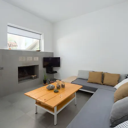 Vamare Beachfront House بيت للعطل غينادي
