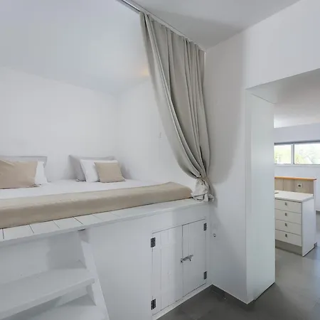 Vamare Beachfront House Дом отдыха