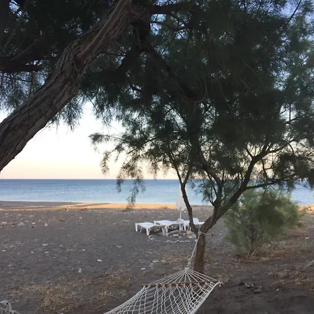 Vamare Beachfront House بيت للعطل