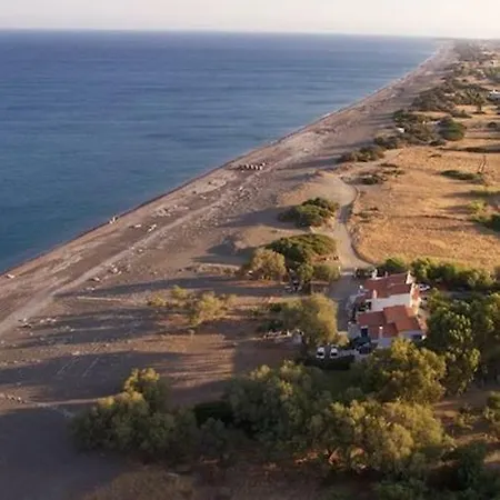 Дом отдыха Vamare Beachfront House *