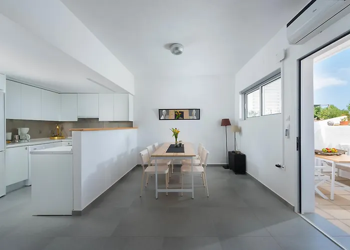 Vamare Beachfront House * غينادي