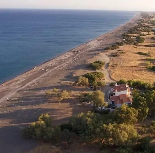 بيت للعطل Vamare Beachfront House *